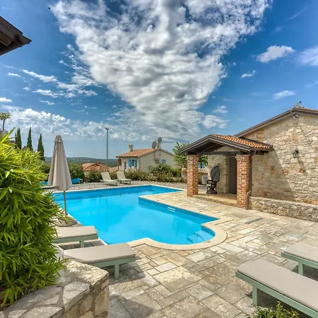 Villa Amyra With Pool - Happy