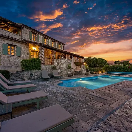 Rustic Istrian Villa Amyra With Pool Sveti Lovreč Pazenatički