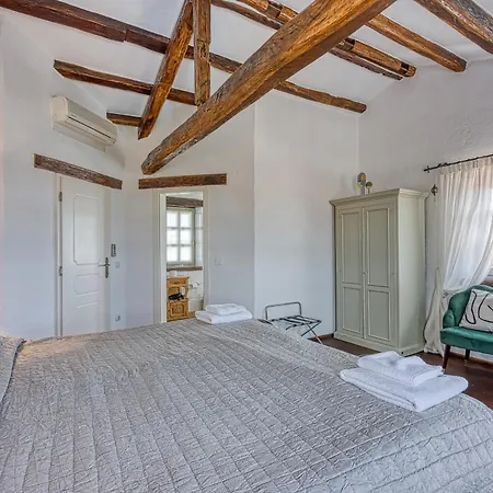 Villa Amyra With Pool - Happy